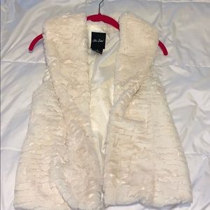 FURRY vest (faux fur)